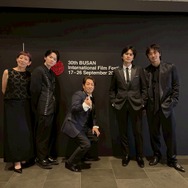釜山国際映画祭レッドカーペット『愚か者の身分』©2025 映画「愚か者の身分」製作委員会