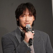 綾野剛『愚か者の身分』完成披露試写会