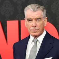 リリー・ジェームズ＆ピアース・ブロスナン Photo by Theo Wargo/Getty Images