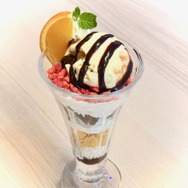 カフェ「呪物cafeジュジュ」