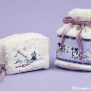 スクエアポーチ3,080円（税込）、巾着ポーチ3,740円（税込）