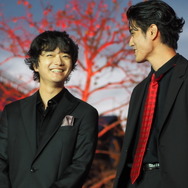 染谷将太、寛一郎『爆弾』レッドカーペット