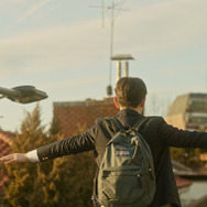 『あの時、愛を伝えられなかった僕の、３つの“もしも”の世界。』©Lewis Pictures All Rights Reserved