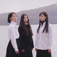 『白の花実』©2025 BITTERS END/CHIAROSCURO