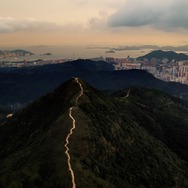 『フォー・トレイルズ　72時間の挑戦』© Lost Atlas, 2023. Copyright. All rights reserved.