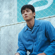 「捏造された都市」(C)2025 Disney and its related entities