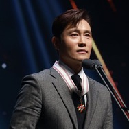 イ・ビョンホンが“2025大韓民国大衆文化芸術賞”で寶冠文化勲章受章、世界が認める存在感