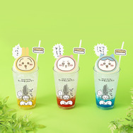 なんか大きい討伐成功！クリームソーダ　各1,320円(税込)「ちいかわレストラン」新たなフェア“討伐フェア”