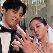 『キング・ザ・ランド』女優キム・ガウン、愉快な結婚式の様子を公開！「ドレスを蹴り上げる花嫁」