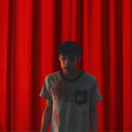 『ピアス 刺心』© Potocol_Flash Forward Entertainment_Harine Films_Elysiüm Cin