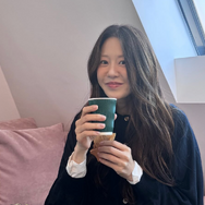 54歳女優コ・ヒョンジョン、秋になっておセンチに…？“ひとり”でも無欠点肌は健在【PHOTO】