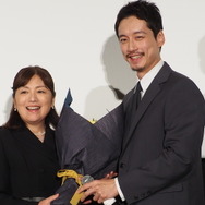 坂口健太郎、柚月裕子『盤上の向日葵』初日舞台挨拶