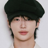 34歳になったビョン・ウソク、完璧な“秋ルック”が大反響！「少年のような魅力、すごい」【PHOTO】