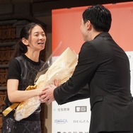 クロエ・ジャオ監督、吉沢亮／第38回東京国際映画祭の「黒澤明賞」授賞式