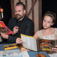 デヴィッド・ハーバー、ミリー・ボビー・ブラウン Photo by Rob Latour/Variety/Penske Media via Getty Images