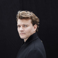 ピルウ・アスベックPhoto by Greg Williams