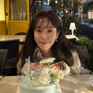 43歳になった『イ・サン』女優ハン・ジミン、誕生日ケーキを前に“幸せオーラ”全開！【PHOTO】