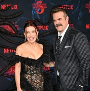 ミリー・ボビー・ブラウン＆デヴィッド・ハーバー Photo by Michael Buckner/Variety via Getty Images