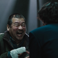 スズキタゴサク『爆弾』(C)呉勝浩／講談社 (C)2025映画『爆弾』製作委員会