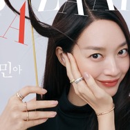 “キム・ウビンの彼女” シン・ミナ、多幸感あふれるホリデーシーズンの魅力【PHOTO】