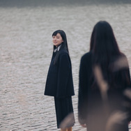 『白の花実』©2025 BITTERS END/CHIAROSCURO