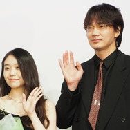 咲耶、綾野剛『星と月は天の穴』完成披露上映会