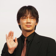 綾野剛『星と月は天の穴』完成披露上映会
