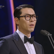 男優主演賞に輝いたヒョンビン、受賞スピーチで「存在だけで力になる」ソン・イェジンに愛の告白