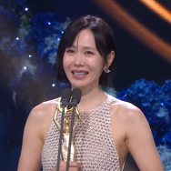 2度目の主演賞に感激…ソン・イェジン、出産後の復帰が大成功！「夢がまた叶った」