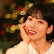 女優パク・シネ、“クリスマス妖精”は今年も健在！見てるだけで心踊る最新カット【PHOTO】