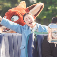 上戸彩がサプライズでパレードルートに登場！スペシャルグリーティング、『ズートピア2』公開初日に開催