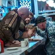 コート・スティーリング 17枚目の写真・画像