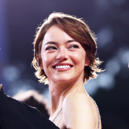 エマ・ストーン／『Bugonia』レッドカーペット Photo by Ernesto Ruscio/Getty Images