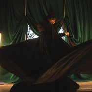 「リトル・マーサ」『ウィキッド』フォトプラン© Universal City Studios. All Rights Reserved.