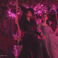 「リトル・マーサ」『ウィキッド』フォトプラン© Universal City Studios. All Rights Reserved.