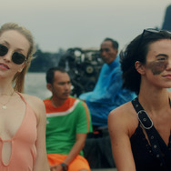 『偽りの楽園 』© 2022 PB Film LLC All Rights Reserved