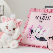 ［画像掲載商品］ぬいぐるみ　3,800円/ ブランケット 2WAY　5,000円/ ポーチ　2,700円/ ポストカード セット　1,500円© Disney