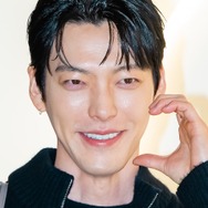 “プレ花婿” キム・ウビン、結婚発表後初めて公の場に登場！左手の指輪で“アクセント”【PHOTO】