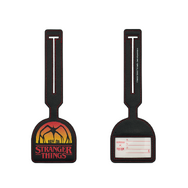 ラゲッジタグ　『ストレンジャー・シングス』の裏側の世界へとつながるコレクション
