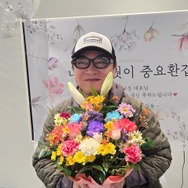 “韓ドラの名脇役” キム・ウィソン、還暦祝われて照れ笑い「残りの人生は無害に、楽しく…」【PHOTO】