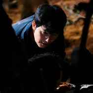 チャン・ゴニョン（チョン・ウソン）／「メイド・イン・コリア」　(c) 2025 Disney and its related entities