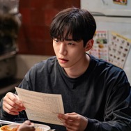 2PMジュノ扮する“切ないヒーロー”の行方が気になる！ Netflix新作『CASHERO』スチール公開