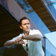 「ナイト・マネジャー」シーズン2　© Amazon MGM Studios