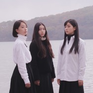 『白の花実』©2025 BITTERS END/CHIAROSCURO