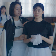 『白の花実』©2025 BITTERS END/CHIAROSCURO