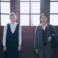 『白の花実』©2025 BITTERS END/CHIAROSCURO