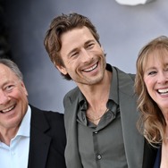 グレン・パウエル・シニア＆グレン・パウエル＆シンディ・パウエル Photo by Axelle/Bauer-Griffin/FilmMagic