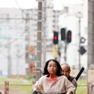 枯れ木に銃弾 2枚目の写真・画像