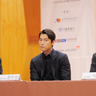 アン・ソンギ、チョン・ウソン、パク・チャヌク監督　Photo by The Chosunilbo JNS/Multi-Bits via Getty Images