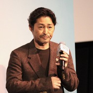 安田顕『架空の犬と嘘をつく猫』初日舞台挨拶